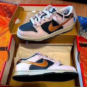 Never Worn Light Purple and Bronze Nike Dunks
